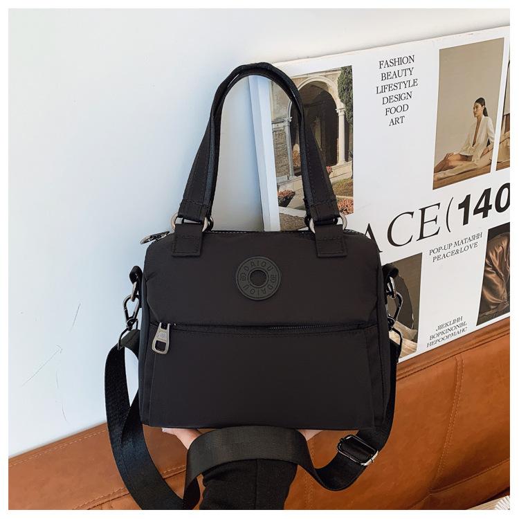 

2025 новый нишевый дизайн повседневная простая универсальная модная ручная сумка высококлассное ощущение портативная на плечо через плечо чёрный