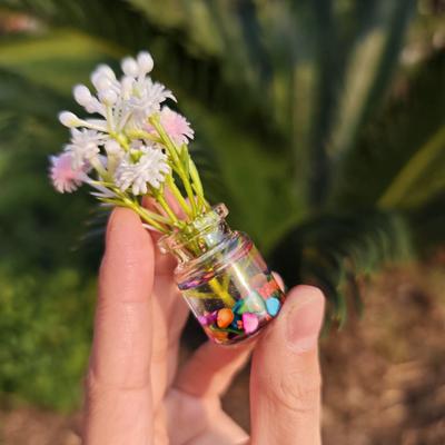 4 Stück Mini Glasvasen Set Kunstblumen in Glasvasen Leuchten im Dunkeln Blumenvase für Schreibtische Auto Armaturenbrett Deko