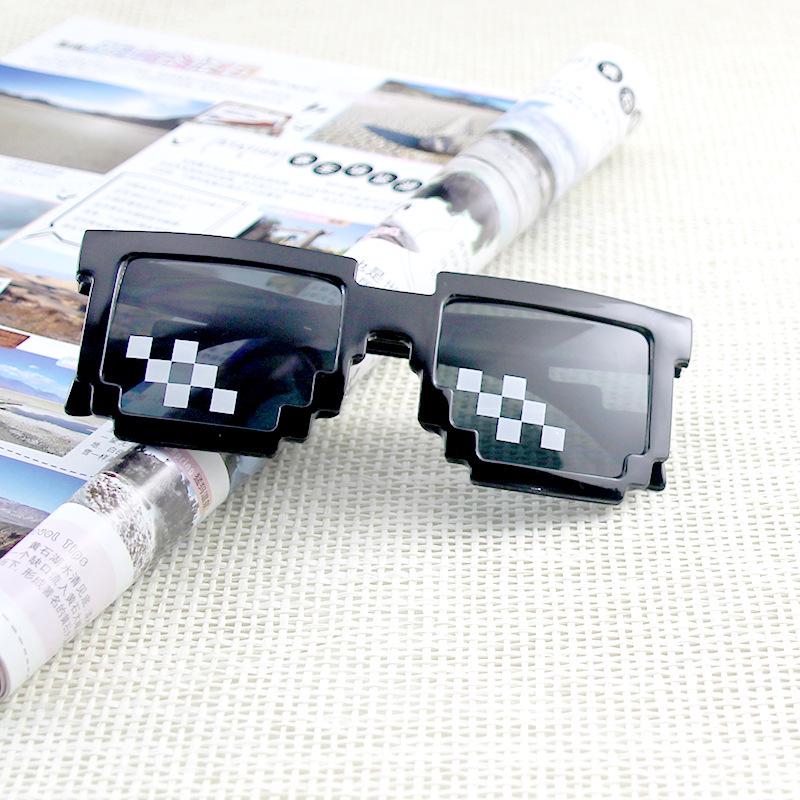 Pixelated Square Mosaic Anime-Style Sunglasses - Trendy Rectangular Frames