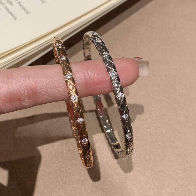 Light Luxury High-End Sense Retro Rhombus Pattern Diamond Bracelet, Medieval Small Fragrance Elegant Temperament Versatile Jewelry