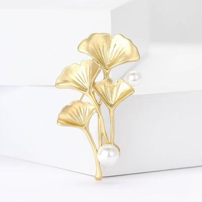 Fashion Creative Alloy Enamel Ginkgo Biloba Brooch Temperament Elegant Women'S Suit Coat Corsage Jewelry Pin