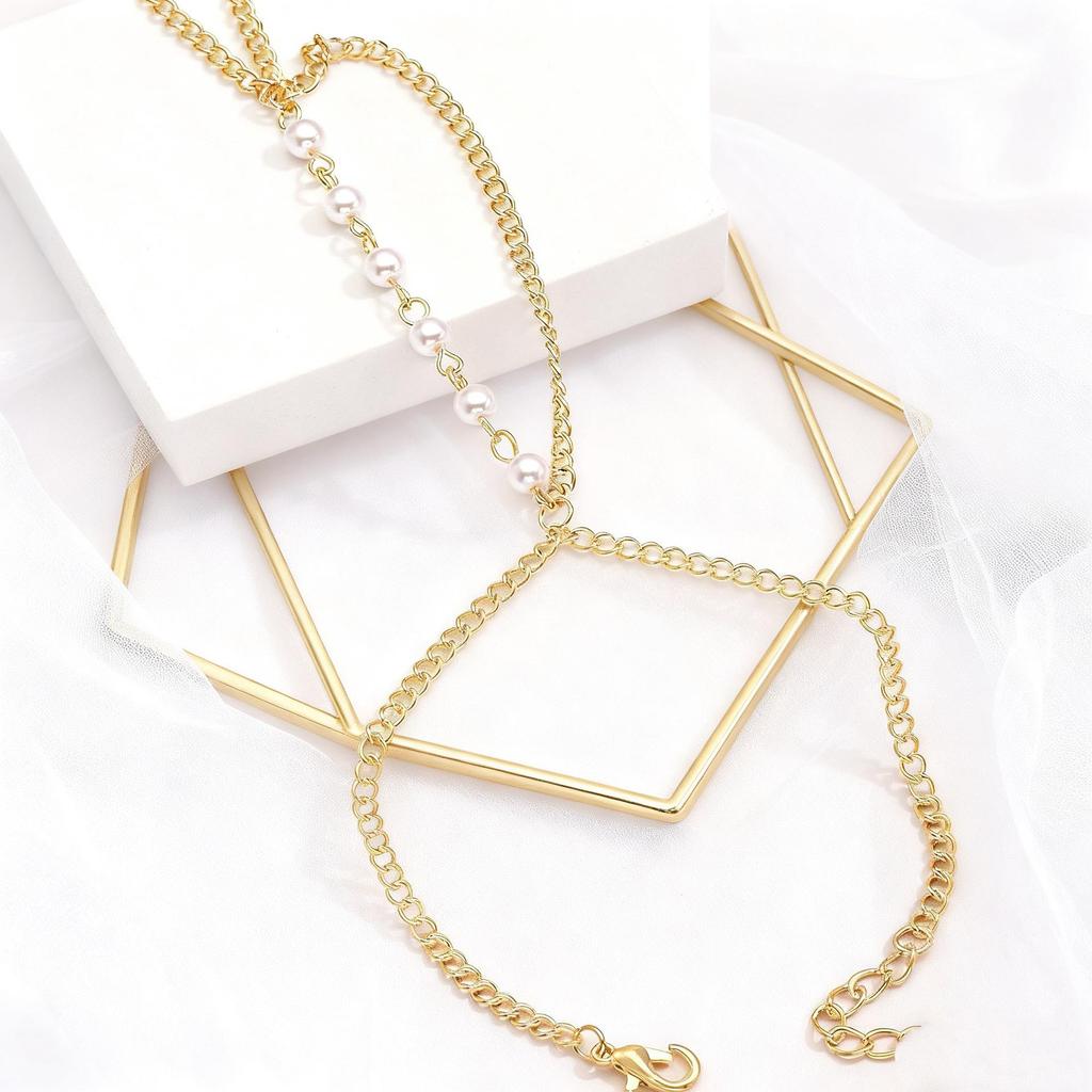 Bracciale Schiava Europeo Creativo in Cristallo Zirconia: Catena Quadrata con Perline e Collegamento al Dito da Donna