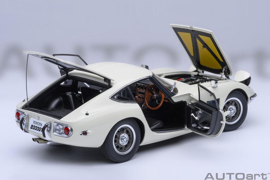 AUTOart Toyota 2000GT 1967 Completed Model 79546 (White)