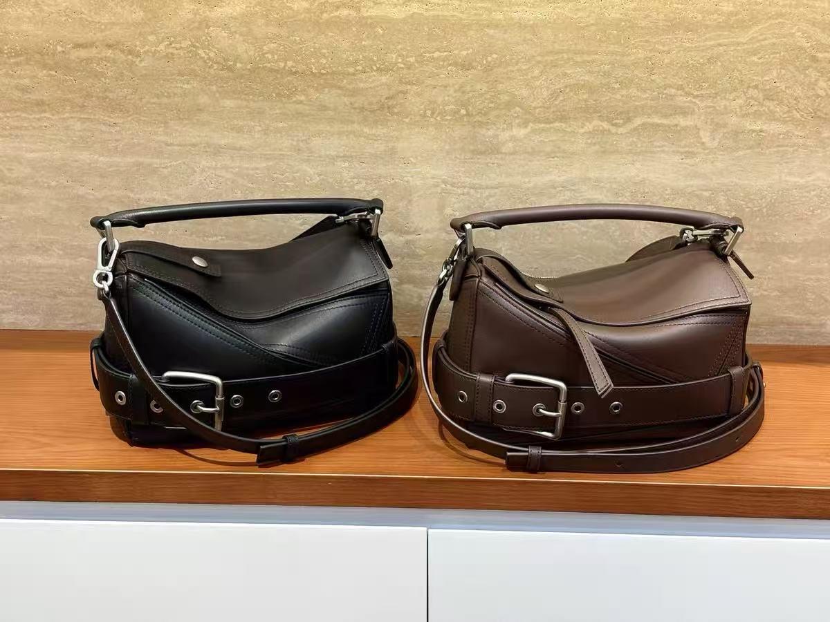 

Женская сумка кроссбоди из натуральной кожи с геометрической лоскутной отделкой и пряжкой ремня в байкерском стиле Small 24.5*10.5*16 cm коричневый