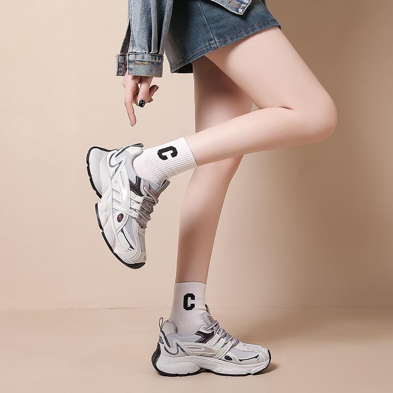 

Европейская станция показывает ноги маленькие папины туфли женские осень 2025 новые маленькие толстые подошвы легкие кроссовки для бега повседневные спортивные кроссовки 35 чёрный