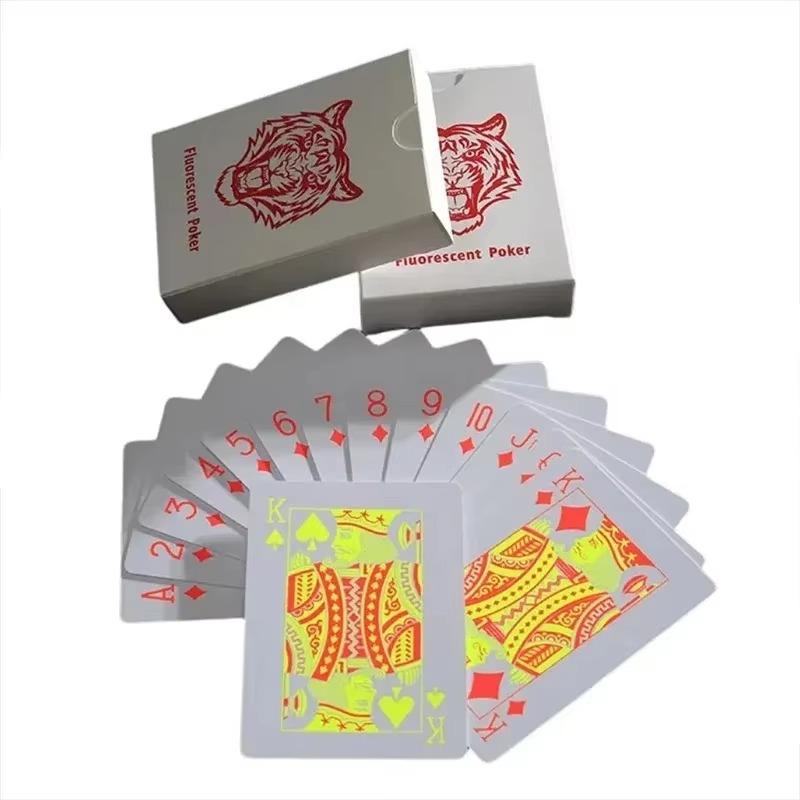 Fluoreszierende PVC Spielkarten Magie Wasserdicht Poker Leuchten im Dunkeln Bar Party KTV Kunststoff Professionelle Pokerkarten E56D Profes