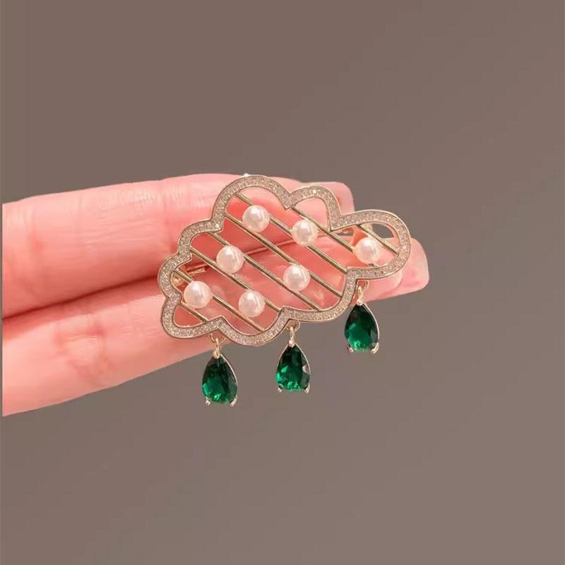 Exquisite Pearl Cloud Tassel Brooch, High-end Women's Niche Design Sense, Brooch with Anti-glare Clasp