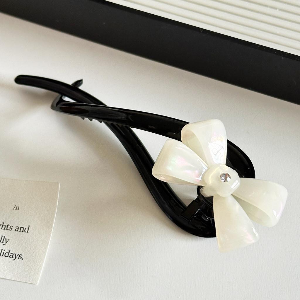 Elegant Bow Hair Clip For Women Premium Acetate Chic Fashionable Accessory
