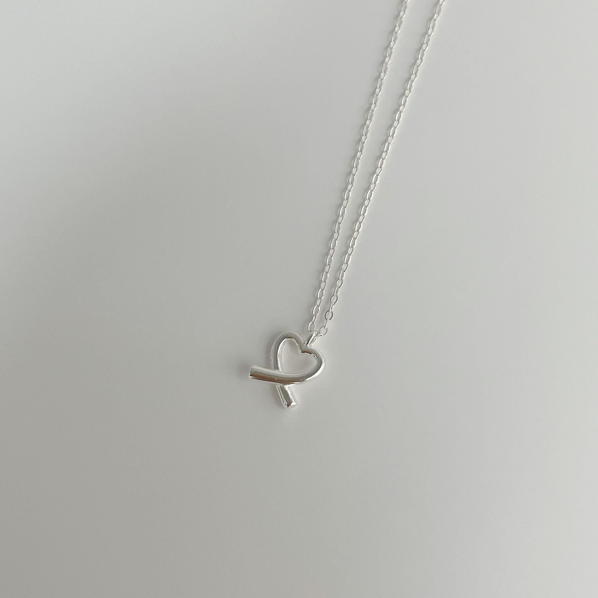 Korean version of versatile S925 sterling silver line love necklace female heart-shaped simple temperament collarbone chain 925 sterling silver