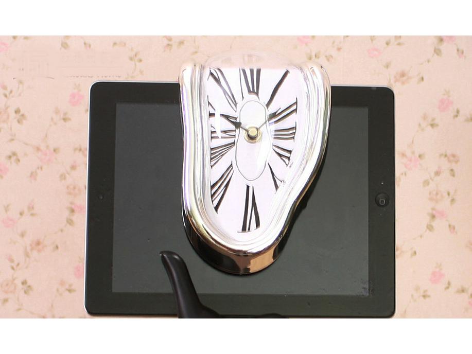 Creative Melting Table Clock with Roman Numerals – Retro Twist Design for Home and Office Decor