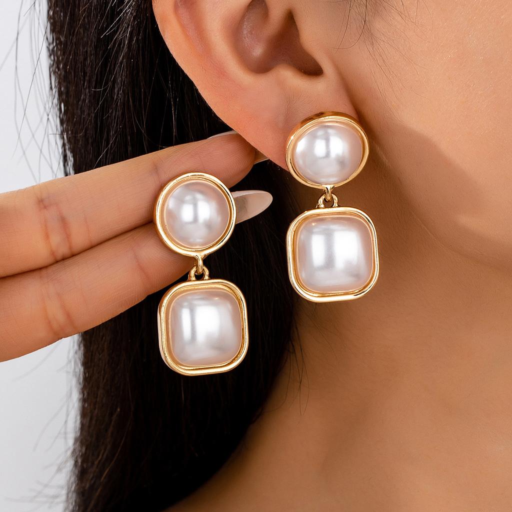 Step into the sense of design Geometric pearl inlaid earrings Light luxury temperament Trendy earrings