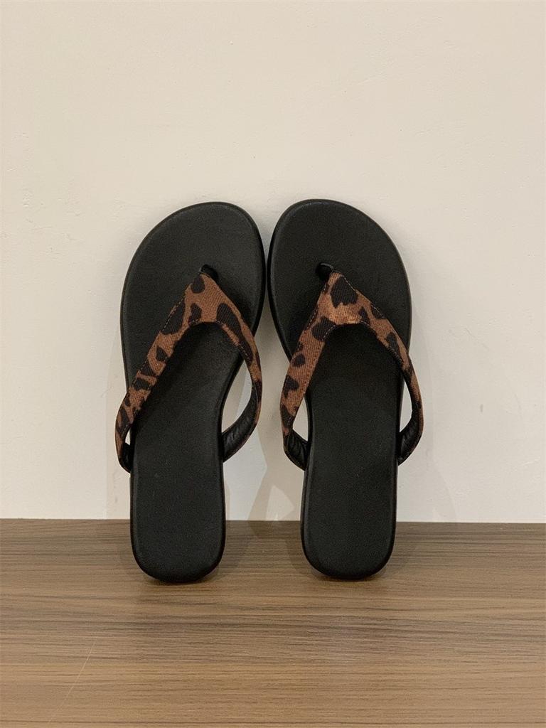 2025 Summer New Leopard Print Flat-bottomed Flip-flops Women's Simple Holiday Style Flat-heeled Cool Slippers Open-toed Slippers