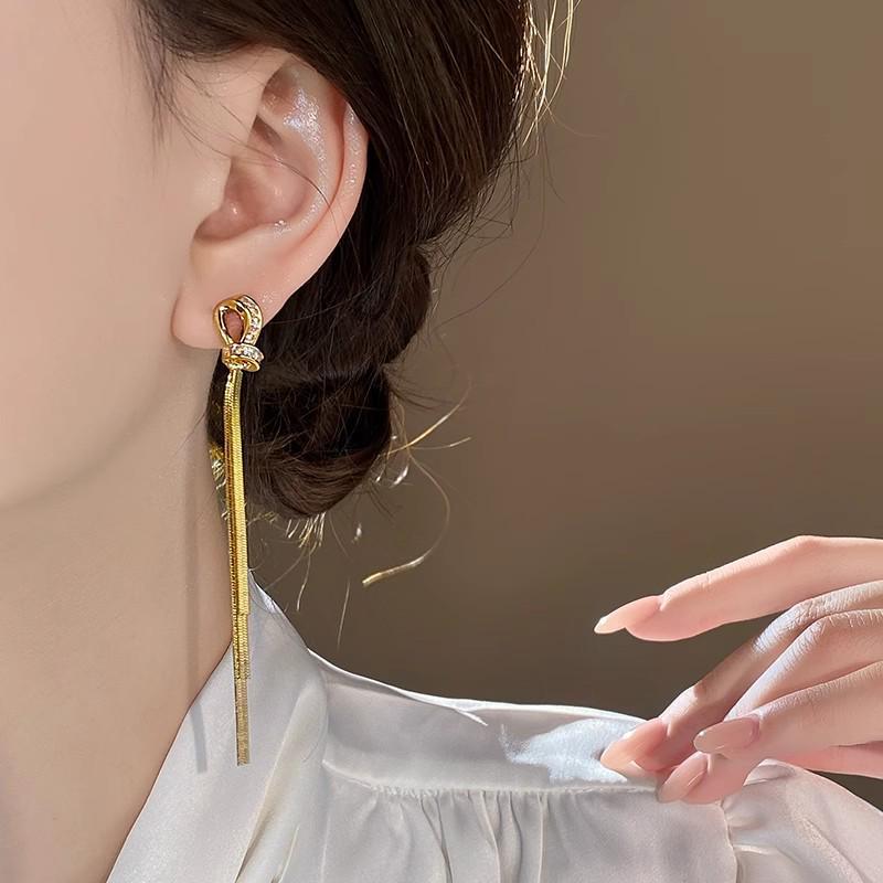 925 Sterling Silver Pearl Tassel Earrings: Elegant Women’s Luxury Drop Earrings for Autumn/Winter.