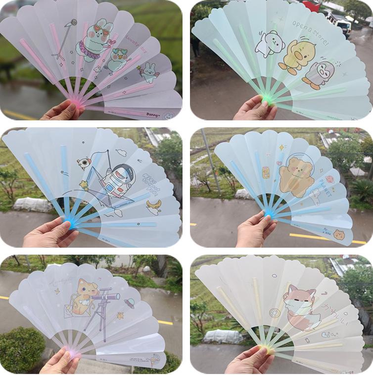 Cute Cartoon Folding Mini Fan: Portable Hand-Crank, Seven-Ribbed Design for Kids and Students