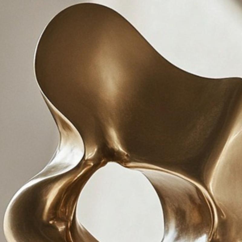 Creative Sculptures Luxury Golden Figurines Modern Resin Miniature for Living Rooms Artwork Decoration and Table Accessories