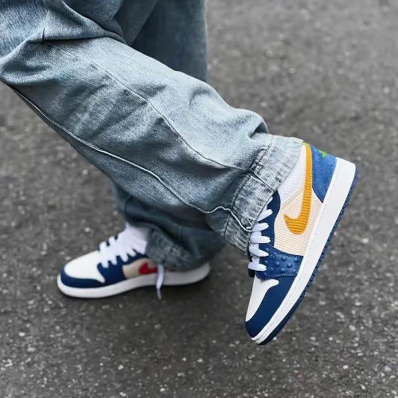 Jordan 1 Low SE Messy Room GS DR6960-400