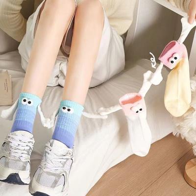 1 paire de chaussettes en coton style Harajuku avec fonction d'aspiration magnétique, motif main dans la main 3D, multicolores, unisexes, mignonnes et amusantes