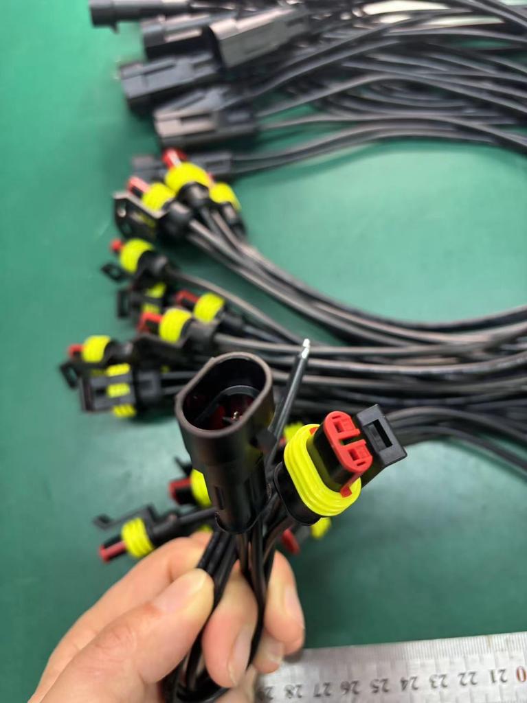 ETERNALSTAR Customized 4 Pin Waterproof AMP Car Electrical Connector Wire Harness with Waterproof Cap for Automobile Use