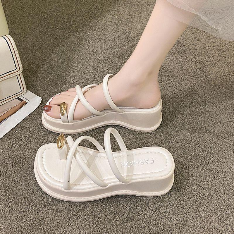 Summer Women Flat Sandals With Pu Material And Rubber Sole For Daily Wear