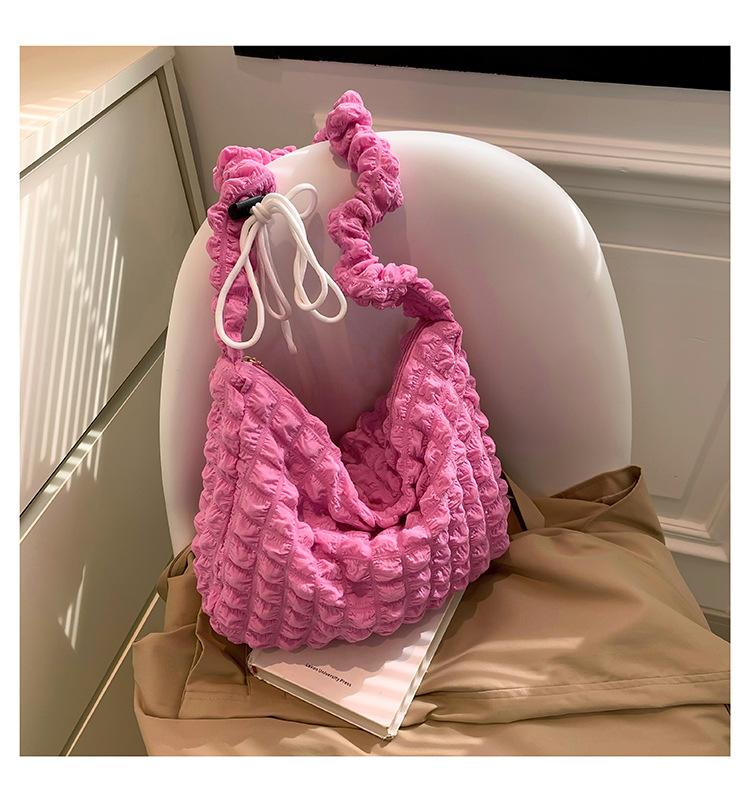 Koreanische Version Ins Falten Wolke Tragetasche Trendige Große Kapazität Weiche Umhängetasche Mädchen Einfarbige Einfache Blasen-Puff-Tasche