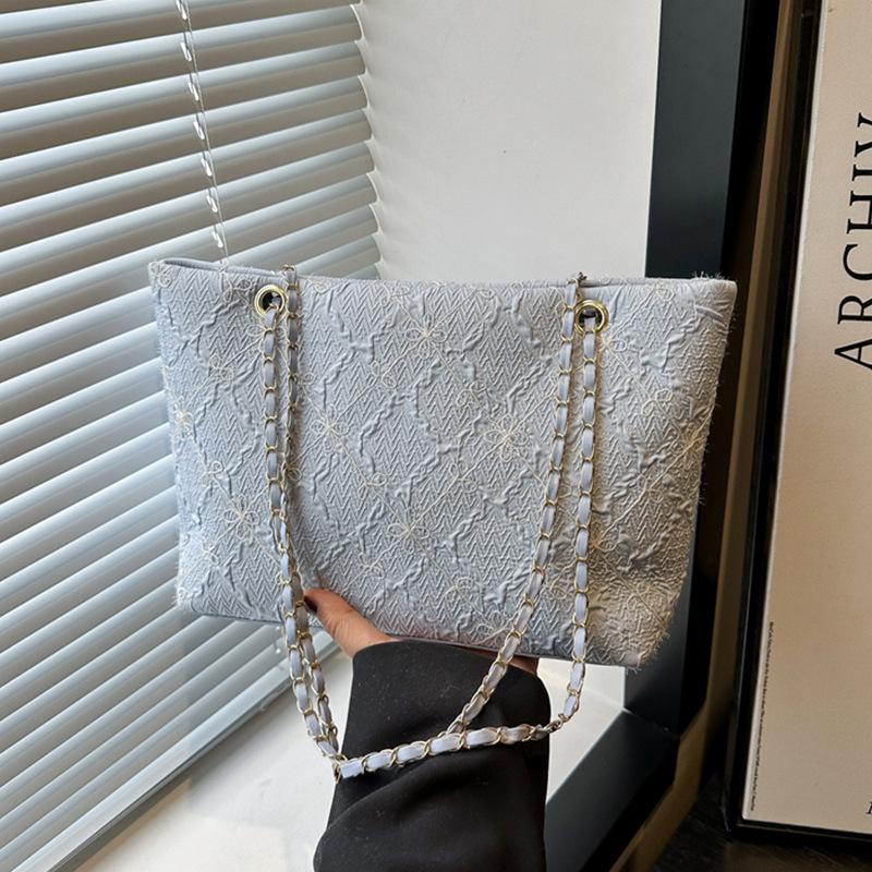 

Большая вместительная женская сумка лето 2025 новый тренд модная фактурная сумка повседневная сумка через плечо подмышкой синий