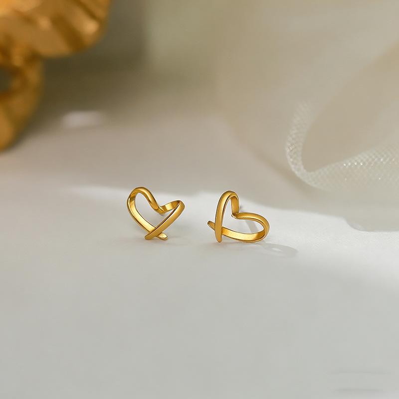 Sweet Mini Hollow Heart Earrings Fashion Simple Earrings Cute Heart Shaped Accessories