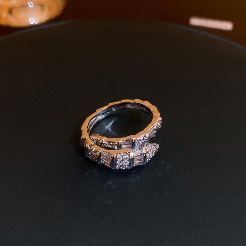 

Позолочена каблучка з інкрустацією діамантами - Висококласна розкішна модна біжутерія