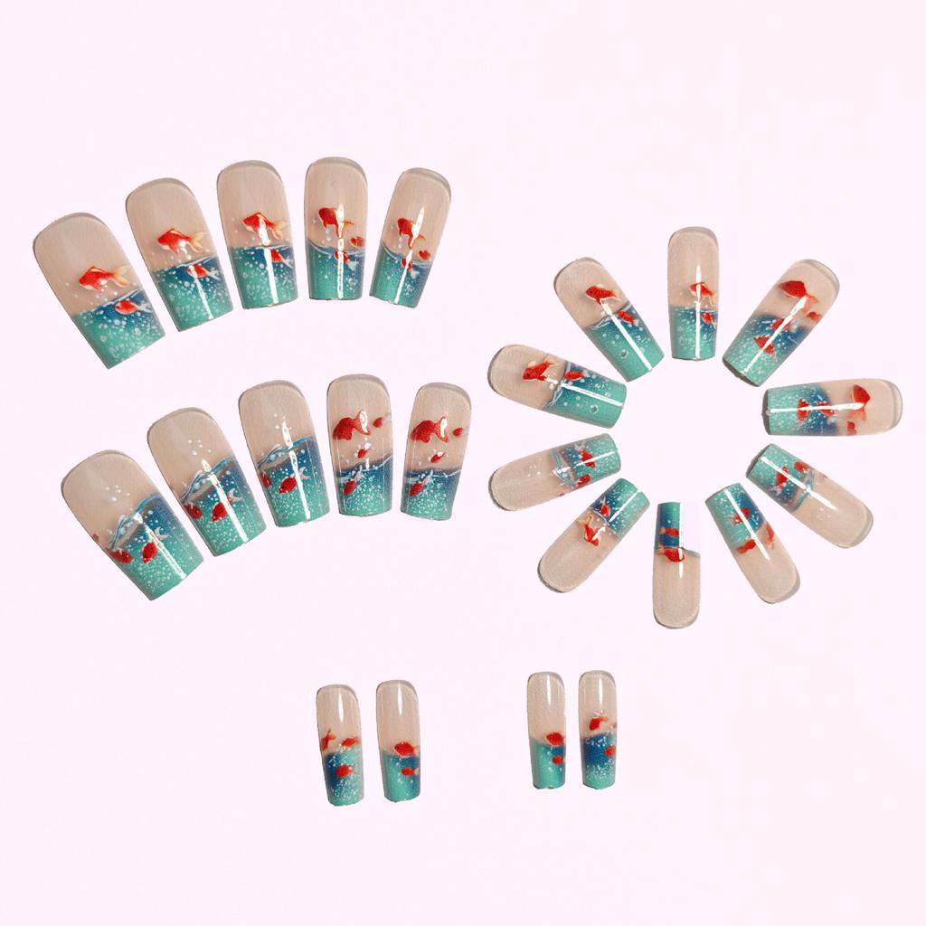 24 Stück Abnehmbare Quadratische Glas Tragbare Nägel mit Unterwasser-Goldfisch-Elementen