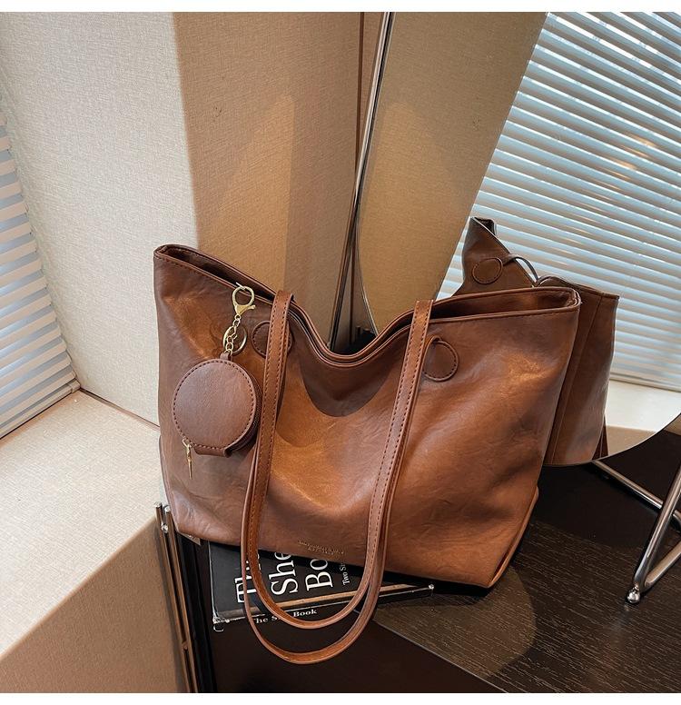 Large-capacity Bag Women's Autumn and Winter Simple and Versatile Shoulder Retro Bag Textured Commuter Tote Bag
