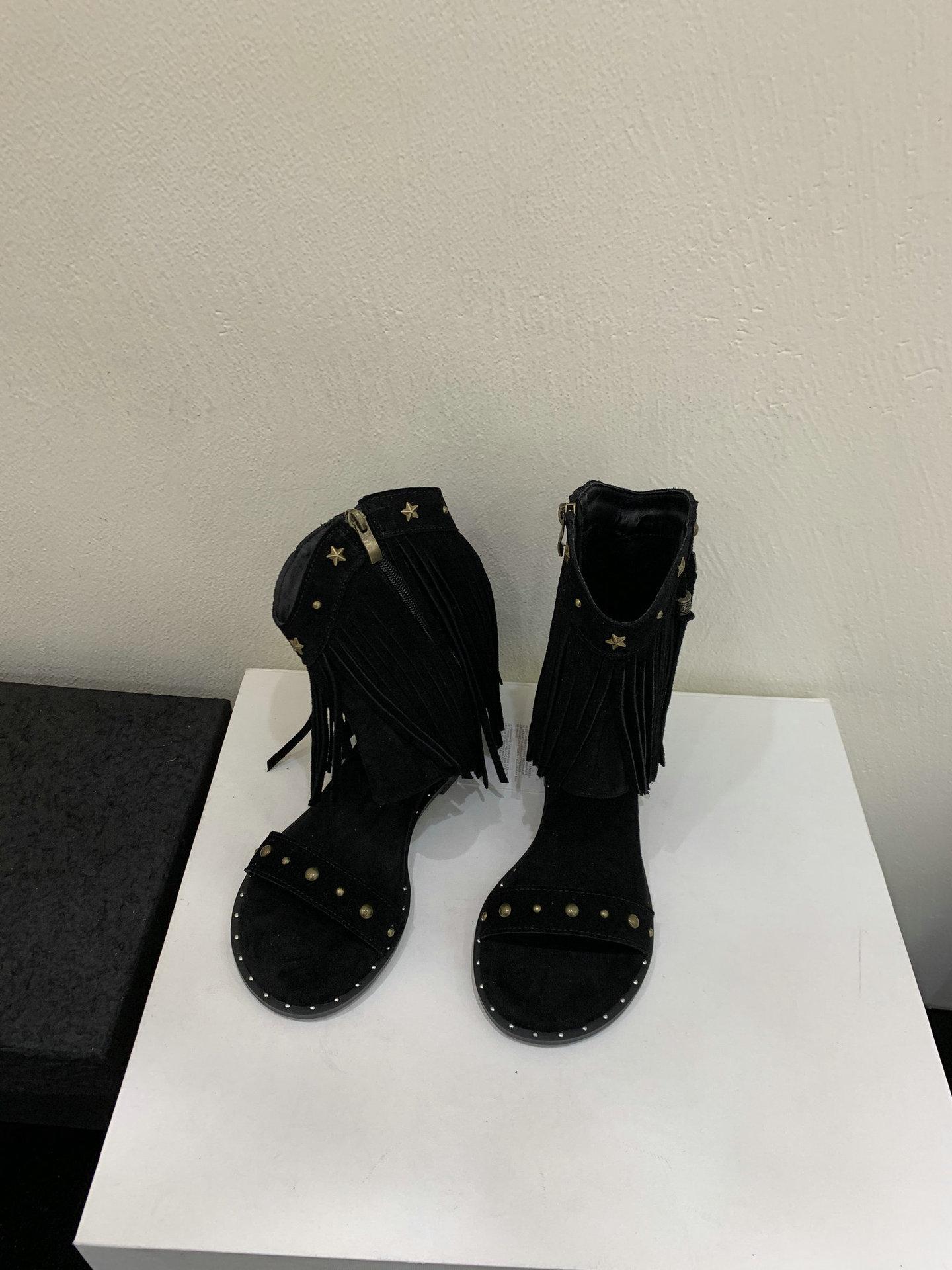 

Женские сандалии Дизайн Кисточка Заклепка Римские сандалии Женские Летние Высокие на танкетке Крутые ботинки Sandalias De Tacón 35 чёрный