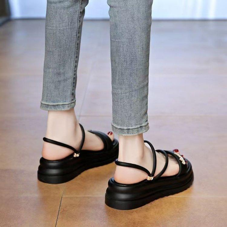 Fairy wind girl outer slippers 2025 new fashion women's cool slippers flat-bottomed soft-soled one-word casual beach shoes