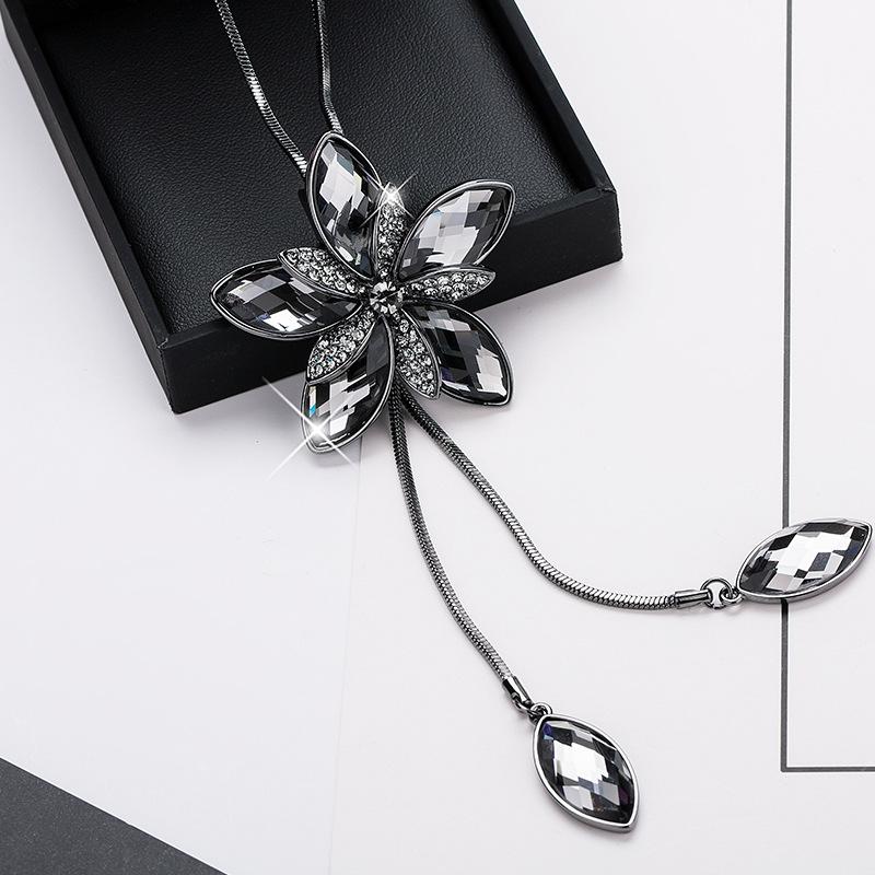 Japanese Alloy Inlaid Crystal Flower Sweater Chain Long Autumn And Winter Versatile Women S Fringed Long Necklace