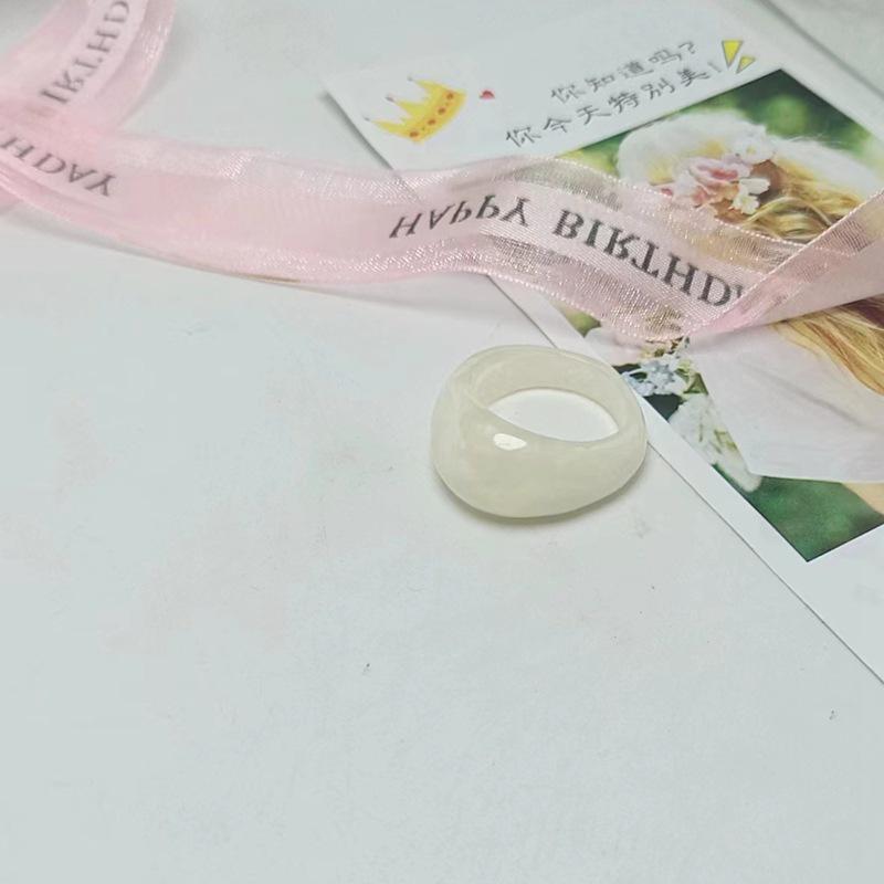 Sada prstenů z pryskyřice a acetátu v mixu barev, kulatý a čtvercový, pro ženy