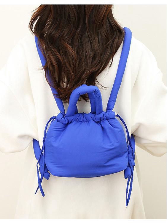 Sac bandoulière et cabas Niche Design 2025 rembourré en coton - Léger, polyvalent, à la mode, couleur unie, sac décontracté à compartiment unique.