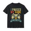 HEISSER VERKAUF Ich habe mein Spiel pausiert, um hier zu sein Lustiger Videospiel-Humor Witz T-Shirt Geschenk Baumwolle Herren T-Shirt Verrückt Niedliches T-Shirt