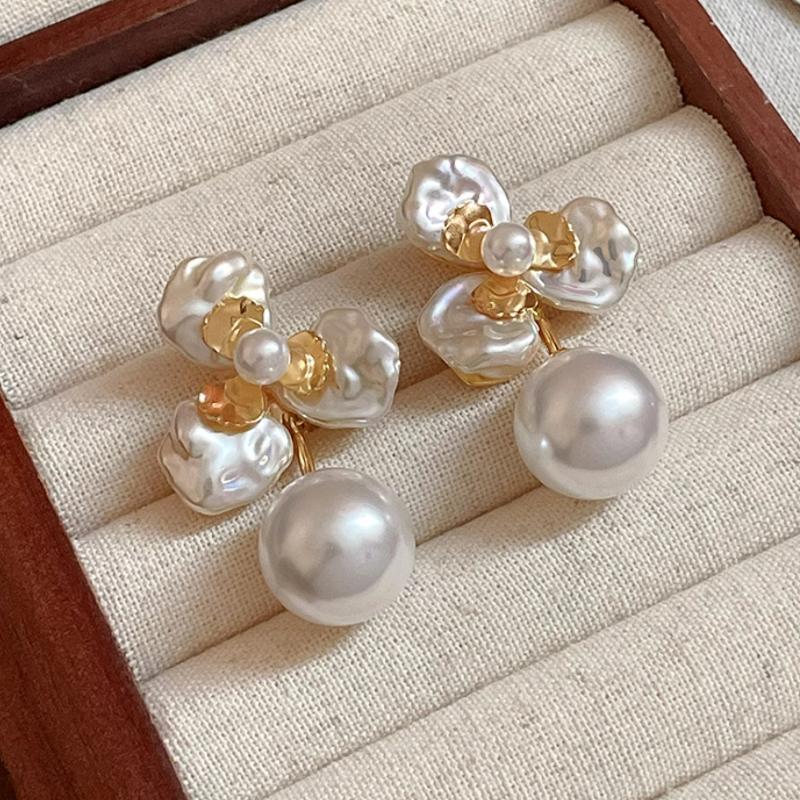 

Легкие роскошные плиссированные серьги-гвоздики с искусственным жемчугом в виде цветка, высококачественные серьги для женщин и девочек, модные серьги для вечеринки, свидания, подарка