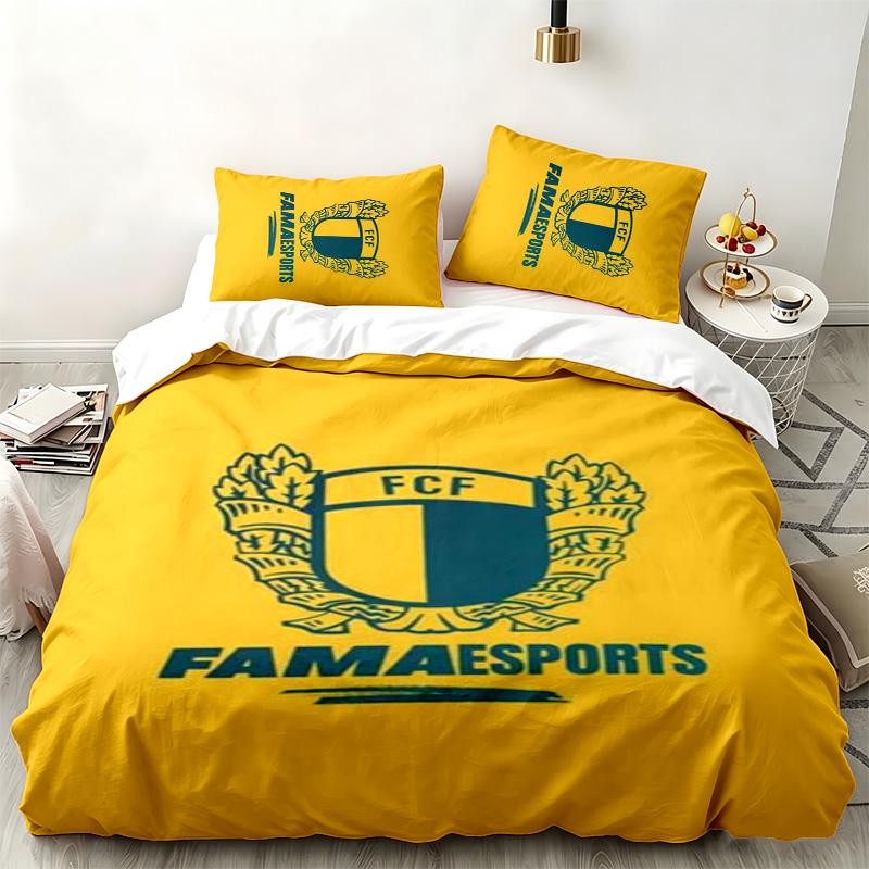 FC Famalicao 3pc set Perfect for bedroom use Comfortable bedding set includes a duvet cover and two pillowcases Ideal birthday or Christmas gift