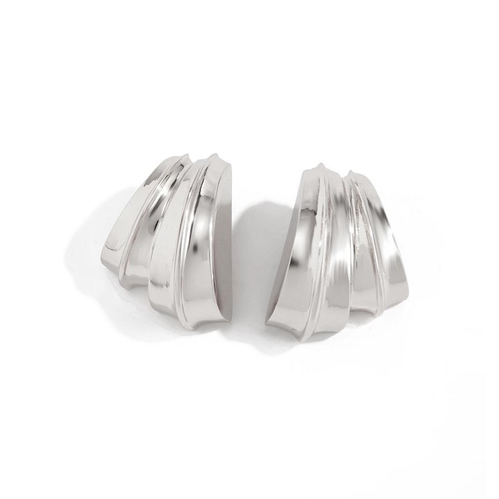 Retro Pleated C-shaped Stud Earrings: European & American Light Luxury, Irregular Wide-faced Design, Versatile & Commuter Style