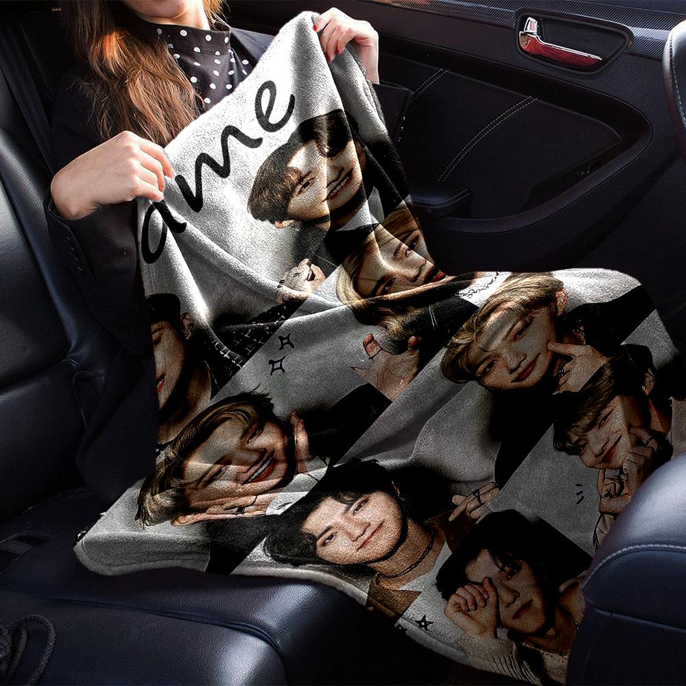 Personalisierte Decke im Stray Kids-Design - Perfekt für Sofa, Bett, Reisen & Outdoor | Maschinenwaschbar, Gemütlich & Langlebig.