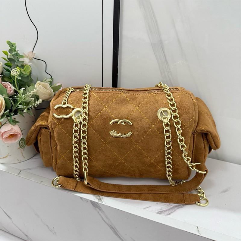 Mini mäkká taška na bowling v tvare vankúša s prešívanou retiazkovou popruhovou crossbody pre ženy