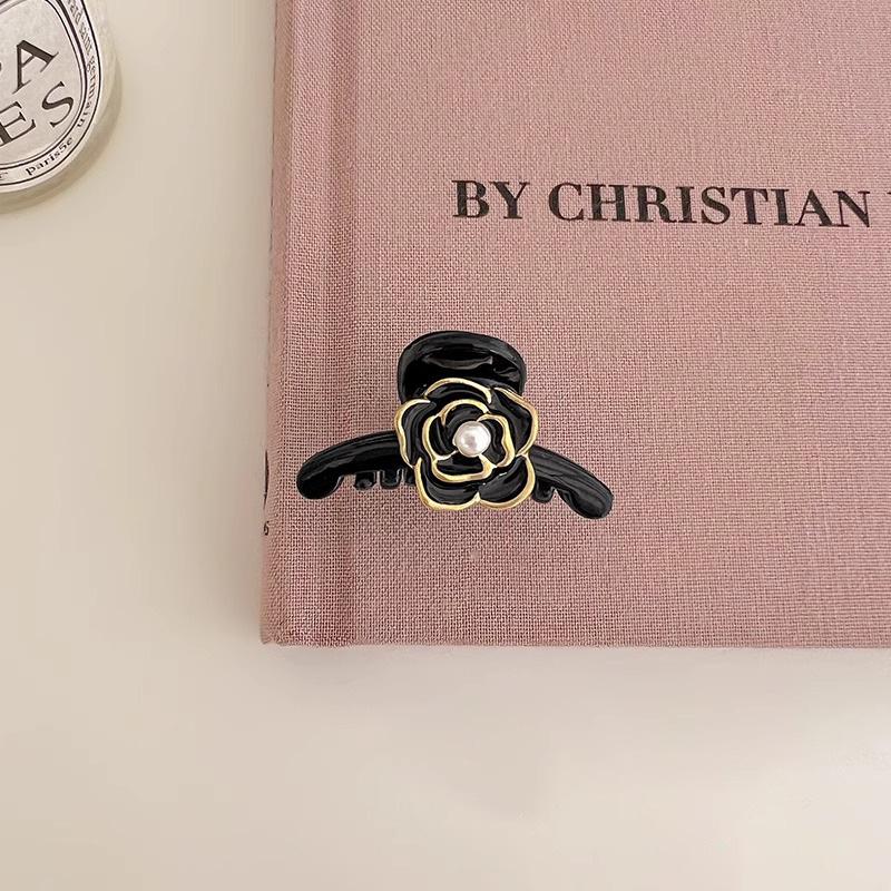 2Pcs Acrylic Pink Love Heart Small Hair Claw Women Girls Sweet Cute Hair Clips Lovely Kawaii Hairpin Hair Accessories