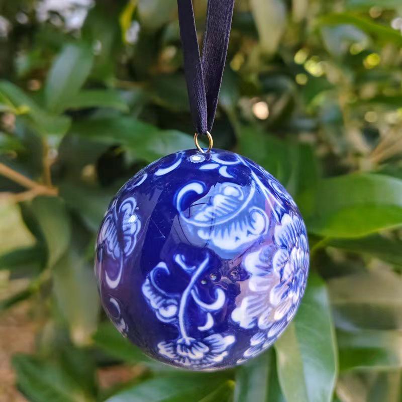 Blauer und weißer Jingdezhen Keramikkugel-Anhänger - Auto- und Weihnachtsdekoration.