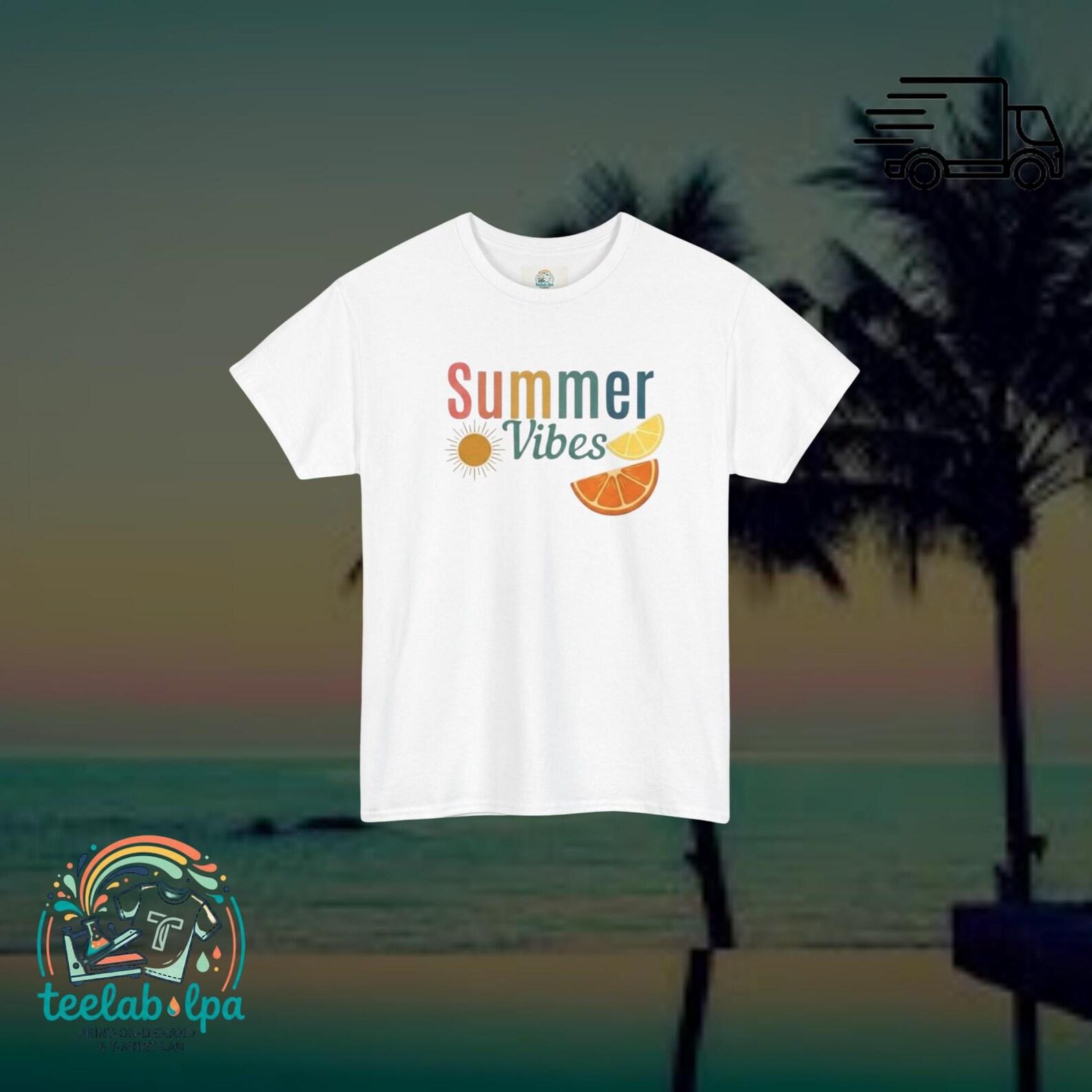 Summer Vibes T-Shirt, Summer T-Shirt with Writing and Graphics, Casual Style, Bright Colors, Holiday and Leisure Look XL