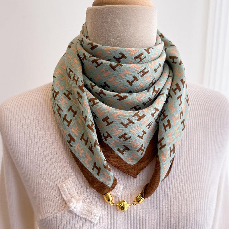 Magnetic buckle triangular small square scarf silk scarf women's spring and autumn summer shirt neck protection scarf thin scarf 71x71