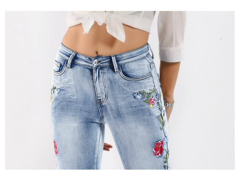 Women's Plus Size 3D Embroidered Flare Jeans