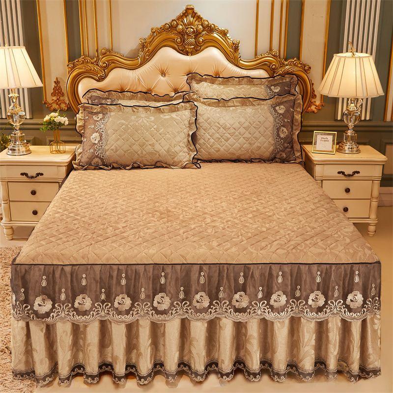 Dreiteiliges Set mit einem gesteppten Bettrock aus Kristallvelours mit abnehmbarem Design, einer dicken und warmen Bettdecke aus Spitze, perfekt für einen Prinzessinnenstil