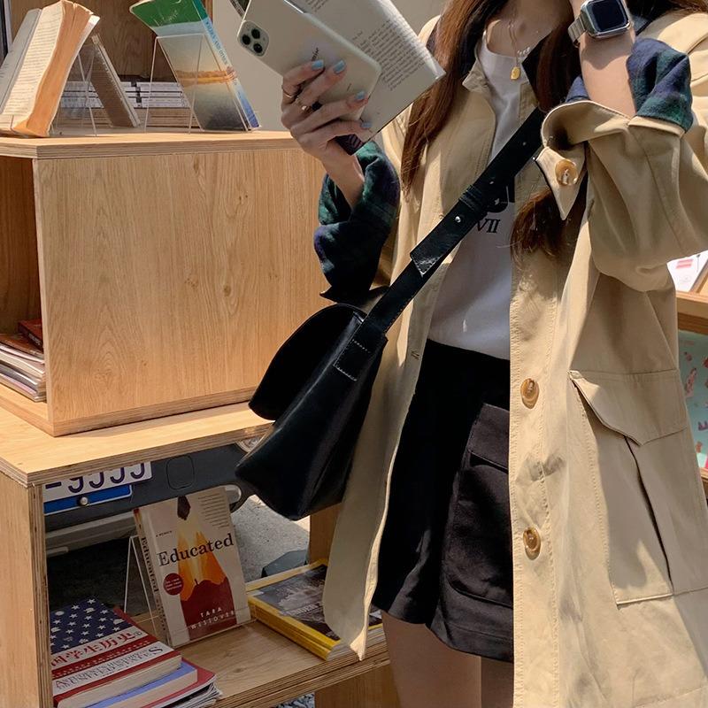 2025 Spring Retro Large-Capacity Tote: Stylish Crossbody Messenger for Women