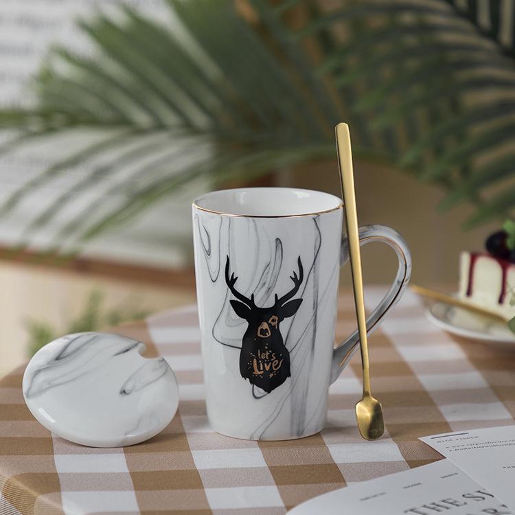Elegant Marble Pattern Mug with Gold Trim, Spoon Lid, and Custom Logo - Ideal for Coffee or as a Souvenir Gift.