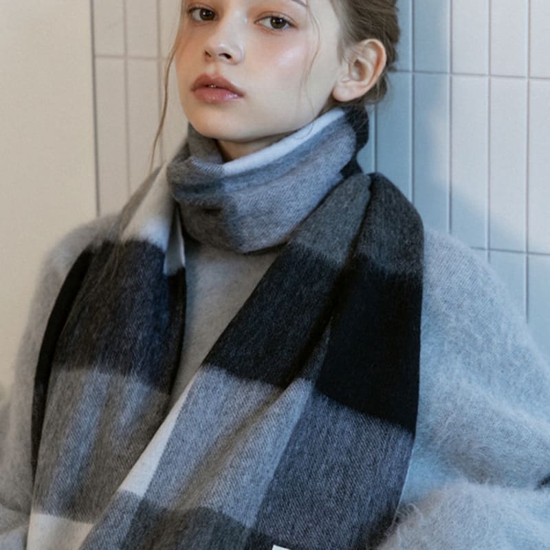 Tatiana Check Soft Lambskin 100% Wool Muffler MF8005 Black