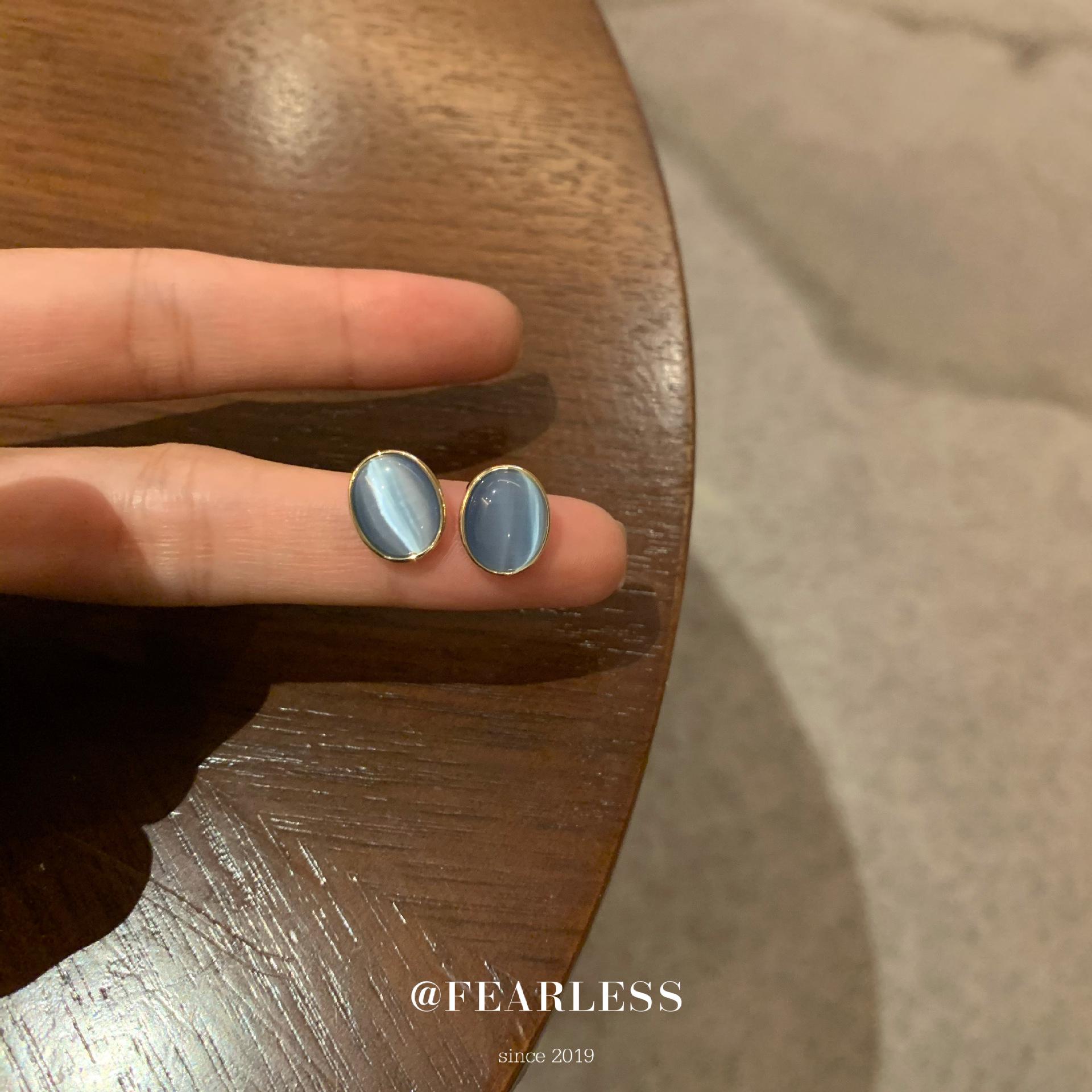 

Трендовые многоцветные полупрозрачные овальные серьги-гвоздики «Кошачий глаз» 2024 - Классические и универсальные для женщин